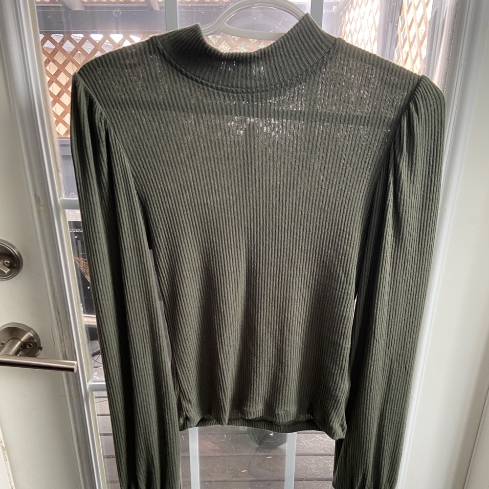 Green long sleeve sweater